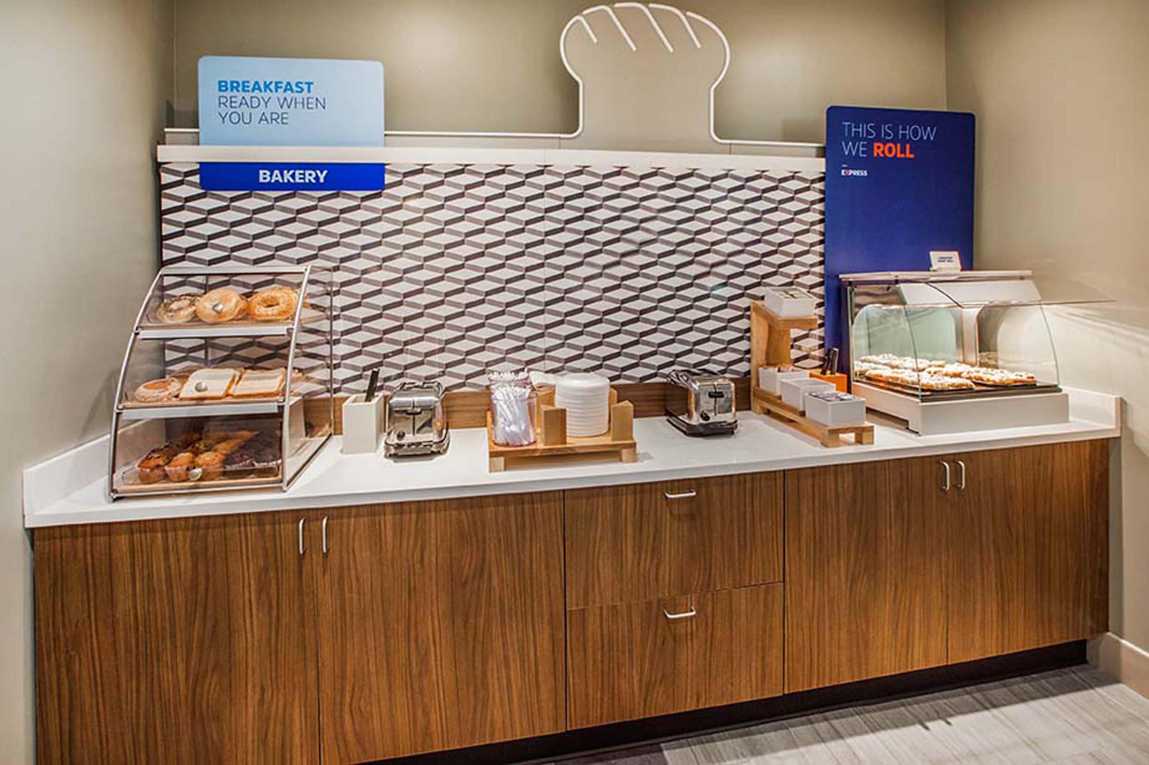Holiday Inn Express Williamsburg By Ihg Exterior foto